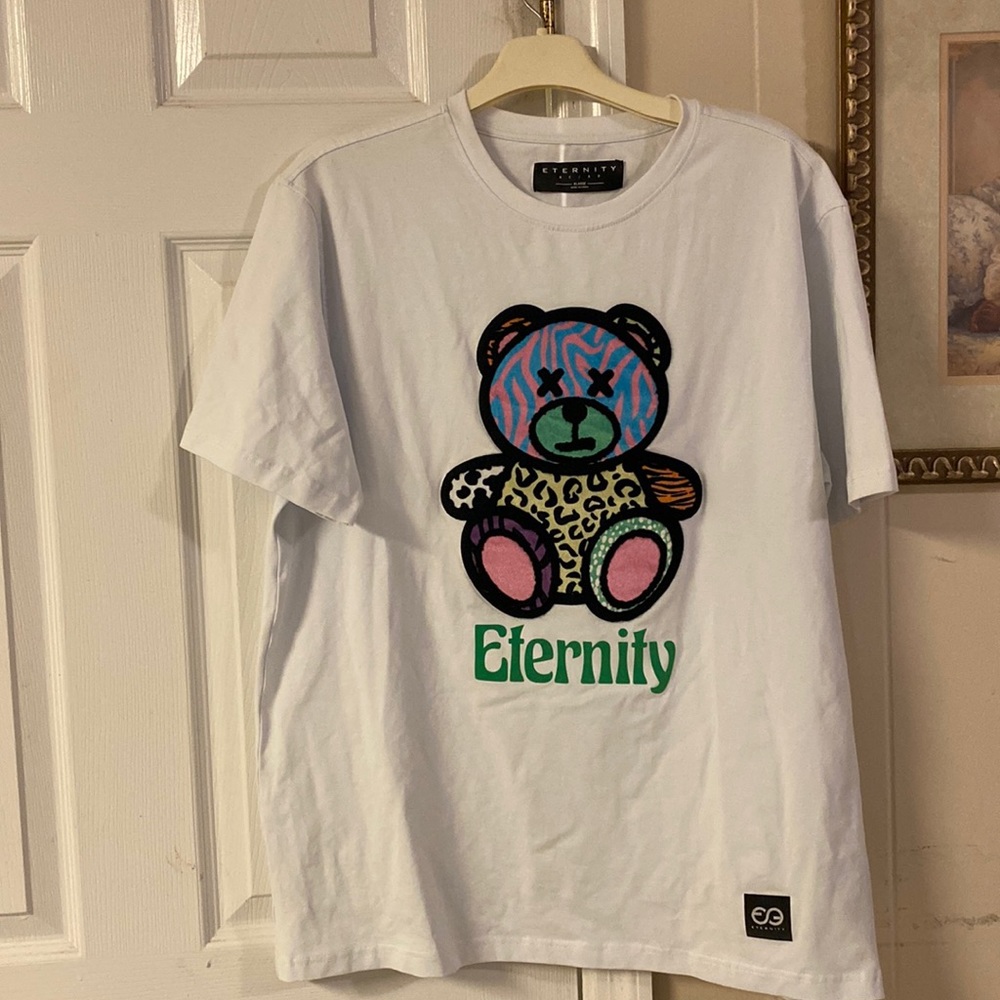 White bear T-shirt. Excellent condition never worn.
